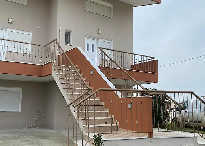 Sofia's Maisonette No2 *